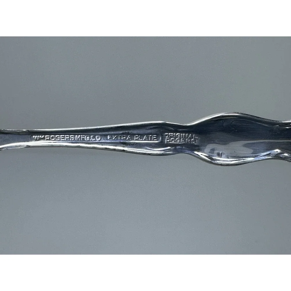 Vintage 14 WM Rogers Camelot Melody Teaspoons Silver Plate Pie Server